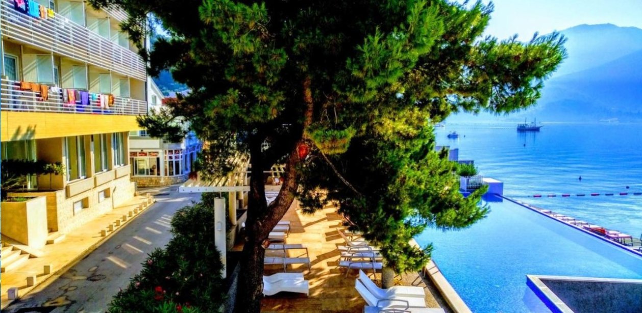 Juodkalnija, Bijela, CARINE HOTEL DELFIN 4*